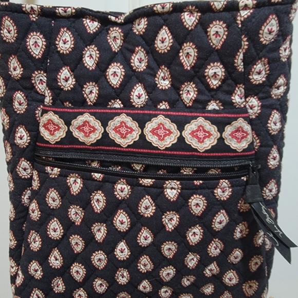 Vera Bradley Crossbody Bag with Front Zippered pocket. EUC - Picture 1 of 16